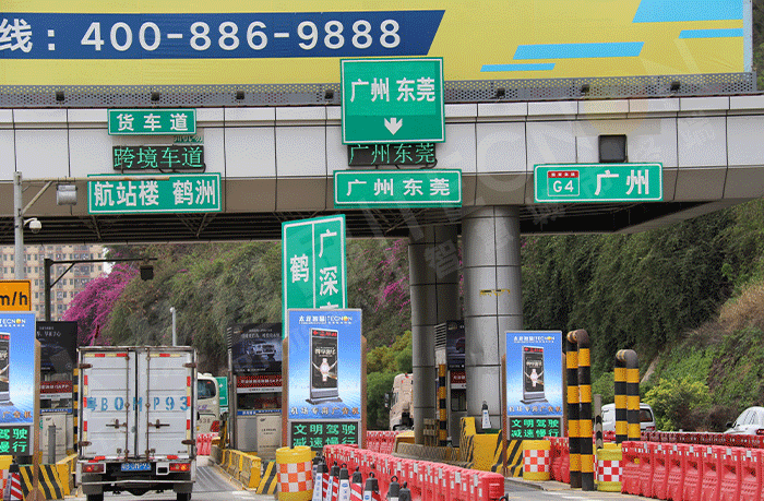 深圳黃鶴收費站戶外LED廣告機(jī).png